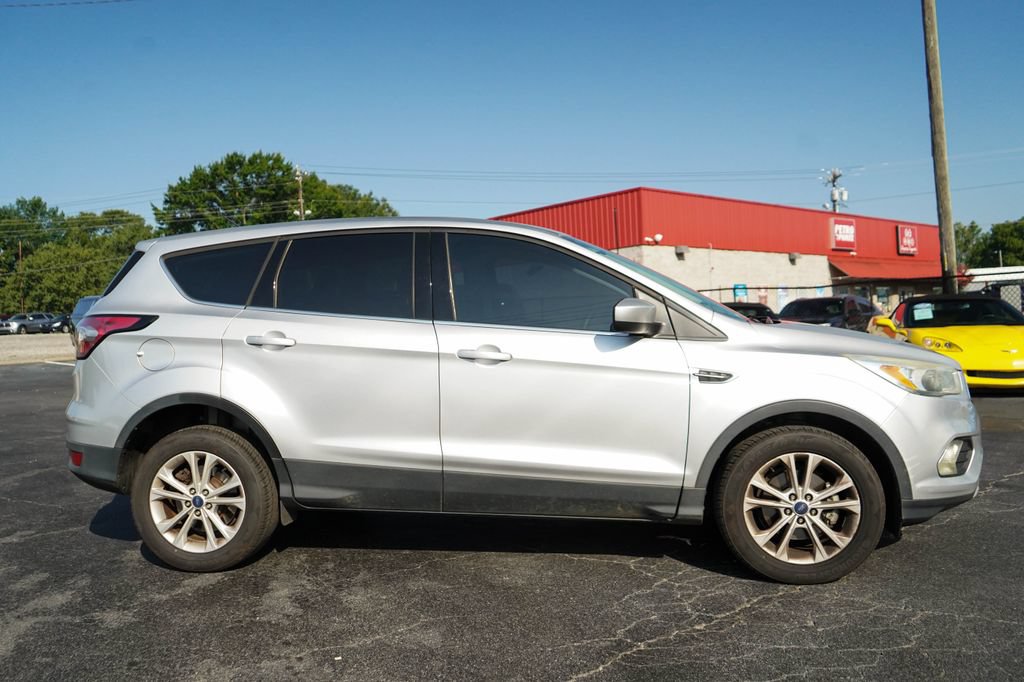 Used 2017 Ford Escape SE FWD image 3
