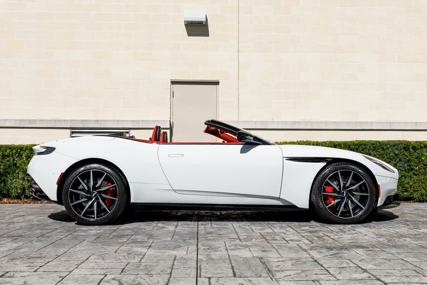 Used 2019 Aston Martin DB11 Volante image 20