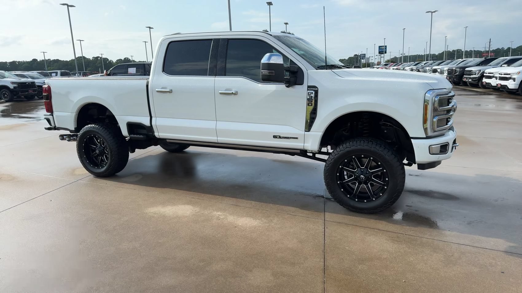 Used 2024 Ford F350 Platinum AWD/4WD image 9