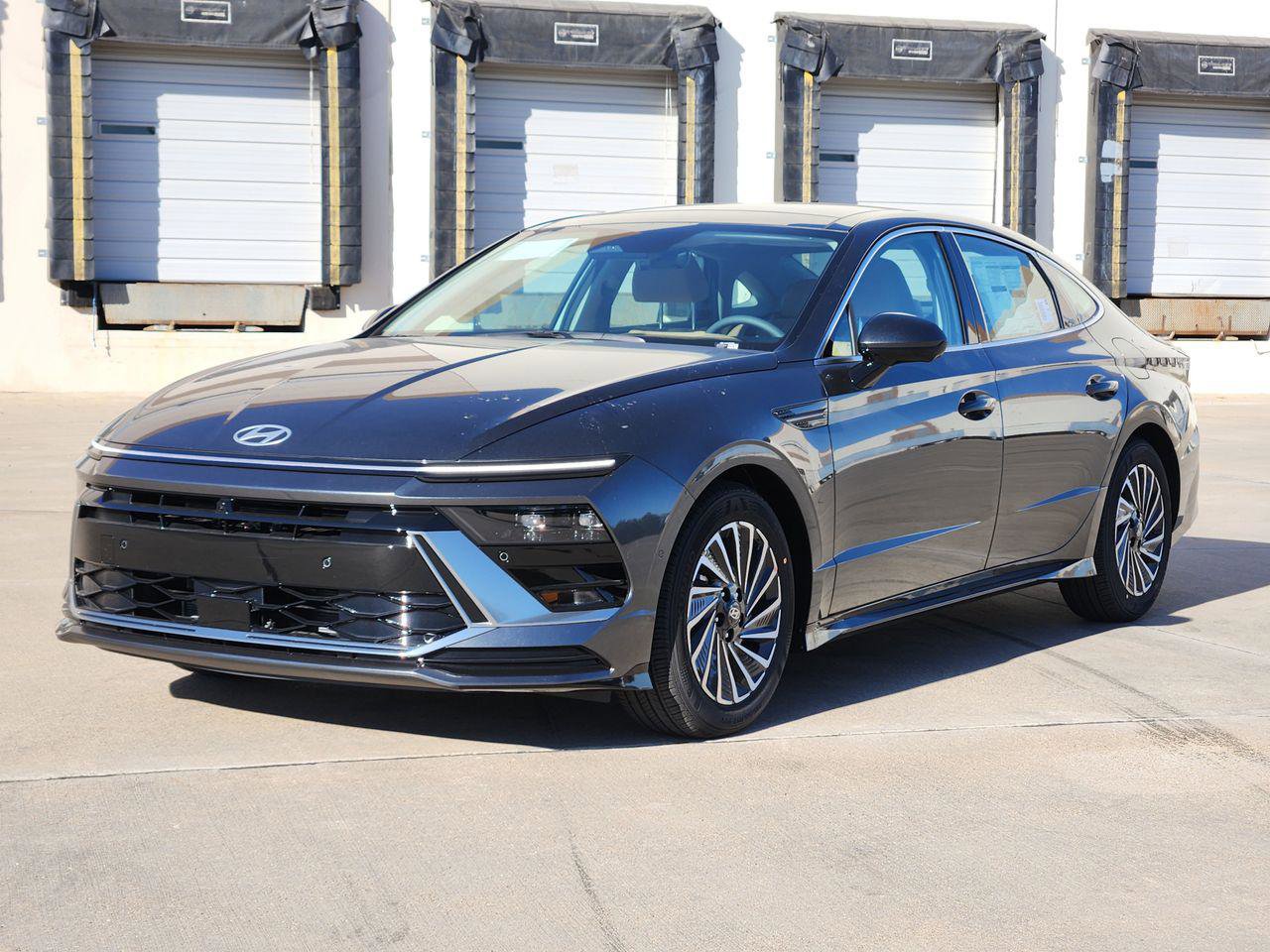 New 2026 Hyundai Sonata Limited FWD image 2