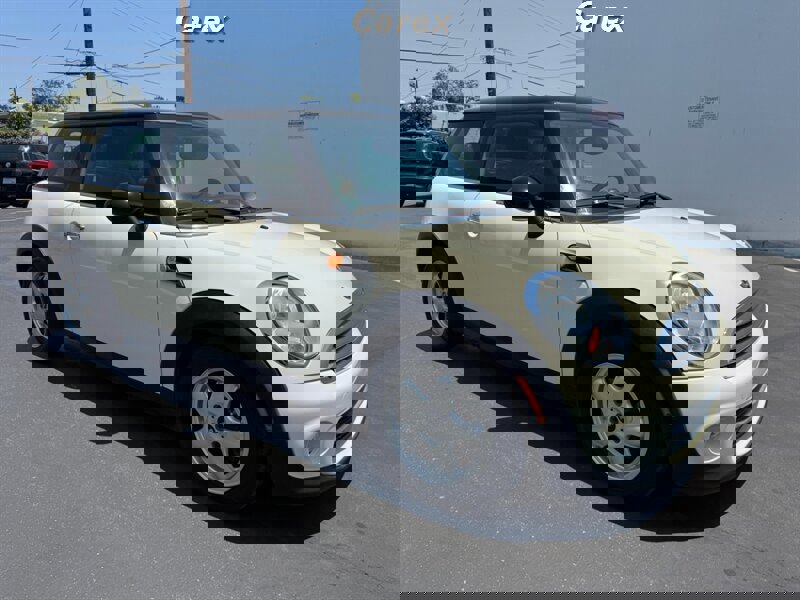 Used 2011 MINI Cooper Hardtop image 2