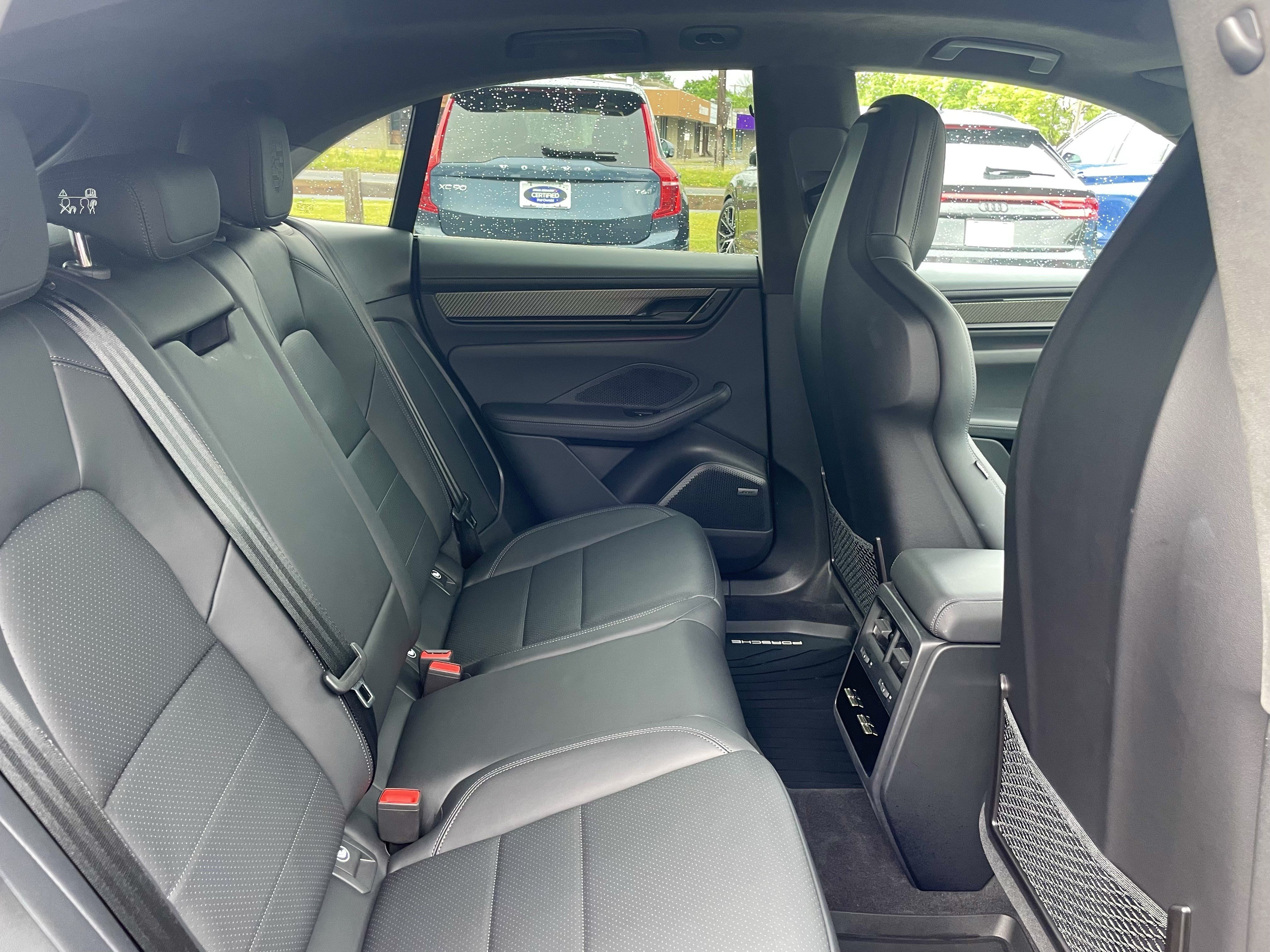 Used 2025 Porsche Macan Turbo Electric AWD/4WD image 31