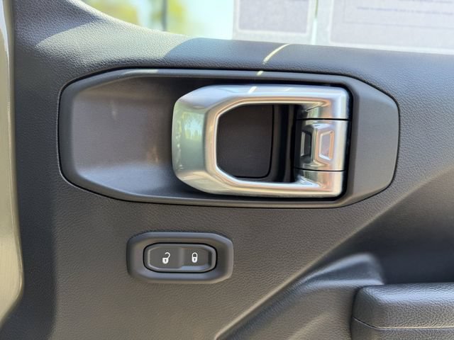 Used 2025 Jeep Wrangler Sport AWD/4WD image 24