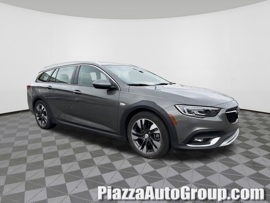 Used 2018 Buick Regal Essence w/ Driver Confidence Package #1 AWD/4WD image 1