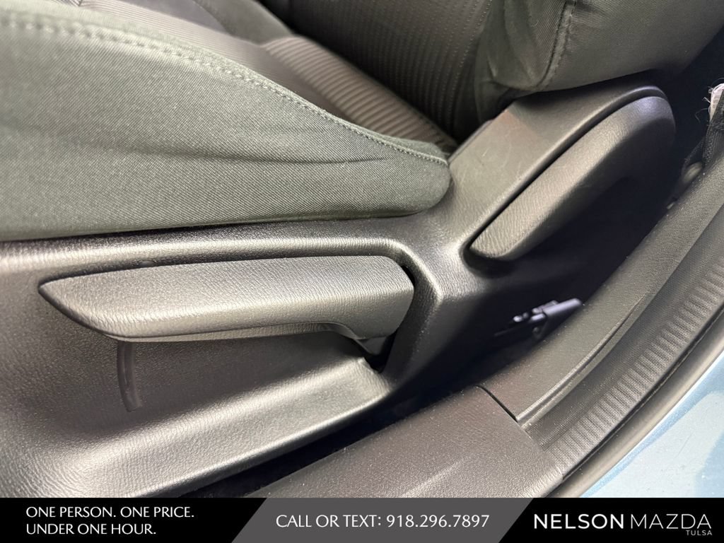 Used 2014 MAZDA MAZDA3 i Touring FWD image 21
