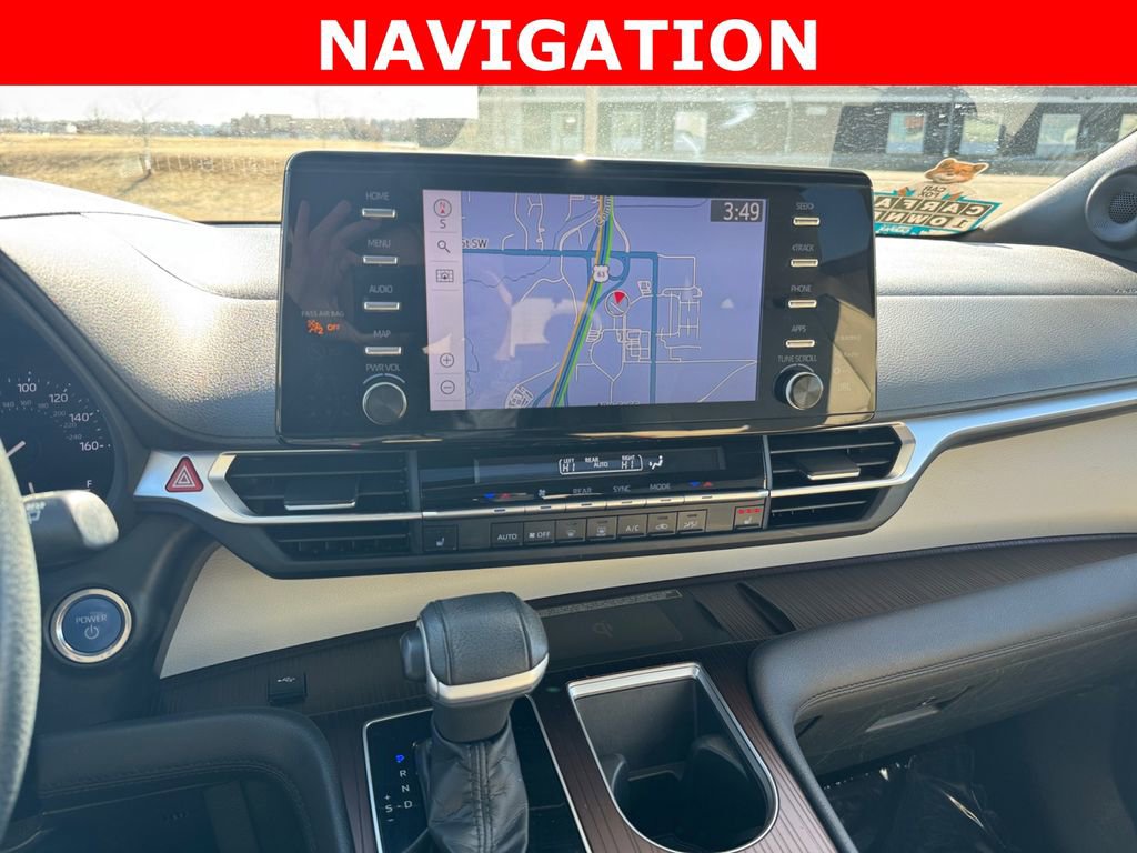 Certified 2023 Toyota Sienna XLE w/ XLE Plus Package image 3