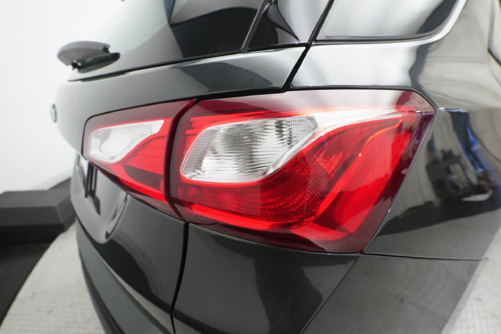 Used 2020 Chevrolet Equinox LS FWD image 30