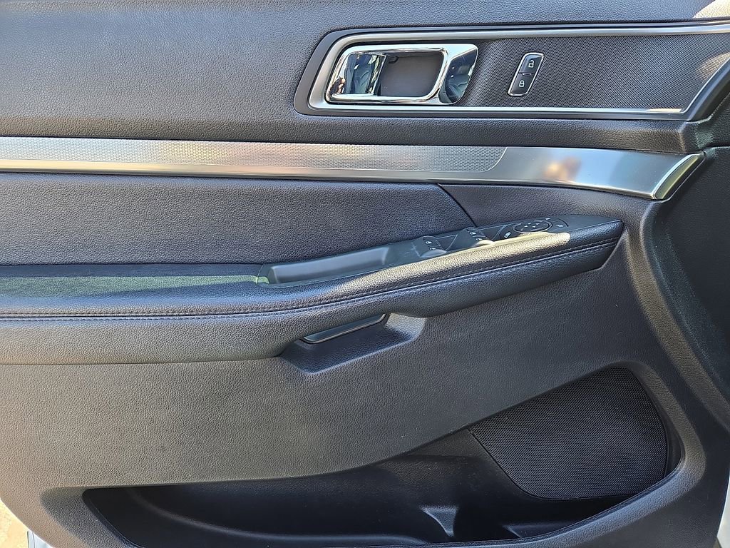 Used 2019 Ford Explorer XLT AWD/4WD image 13