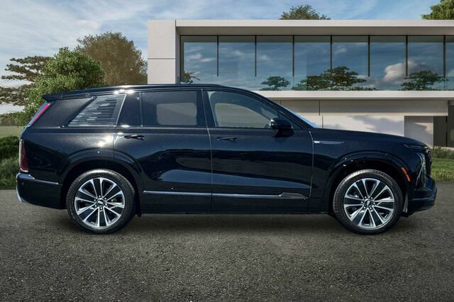 Certified 2026 Cadillac Vistiq Sport AWD/4WD image 3
