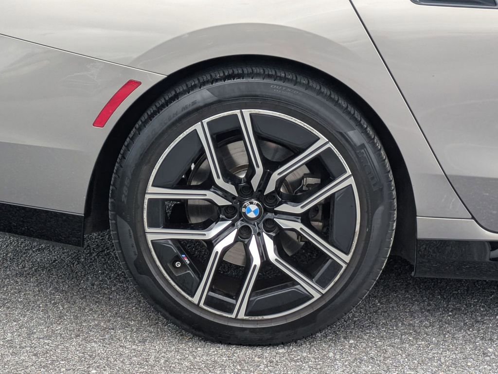 Used 2023 BMW 740i RWD image 9