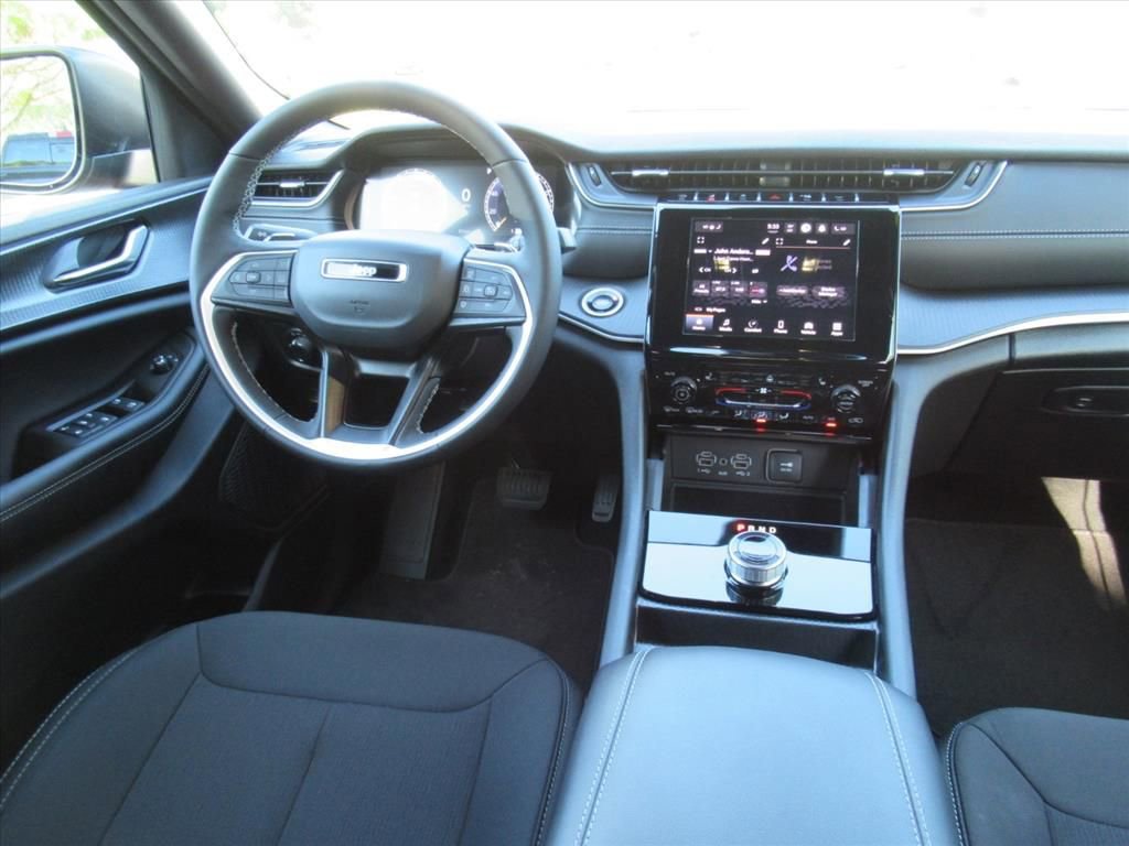 Used 2025 Jeep Grand Cherokee L Laredo w/ Luxury Tech Group I image 13