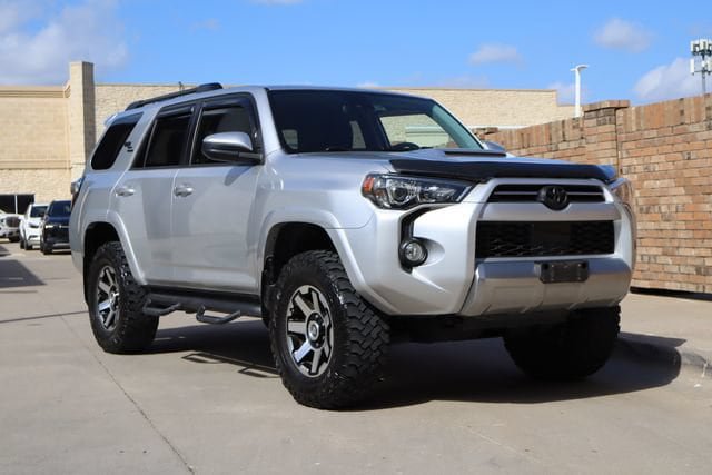 Used 2020 Toyota 4Runner TRD Off-Road AWD/4WD image 2