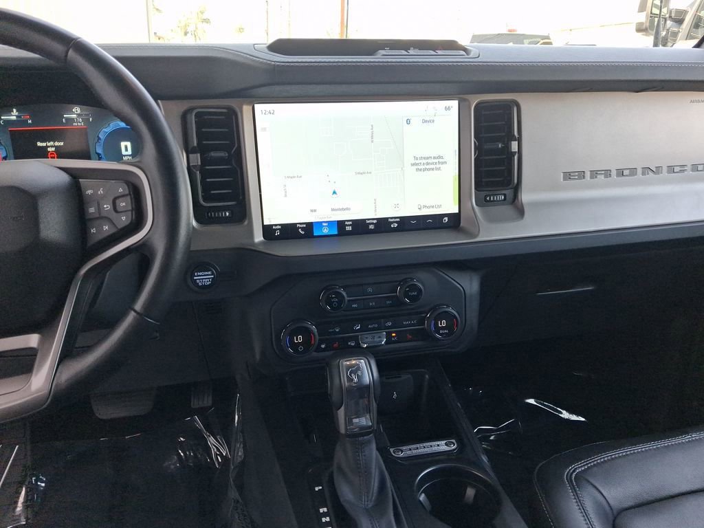 Used 2025 Ford Bronco Outer Banks image 18