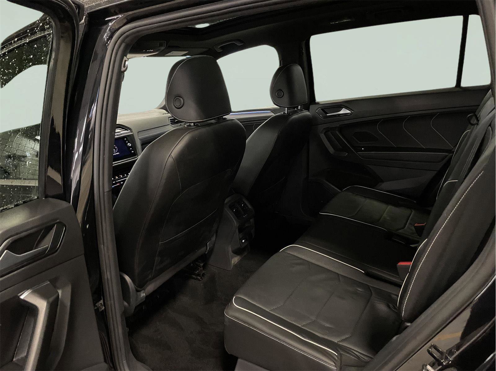 Used 2023 Volkswagen Tiguan SEL R-Line image 15