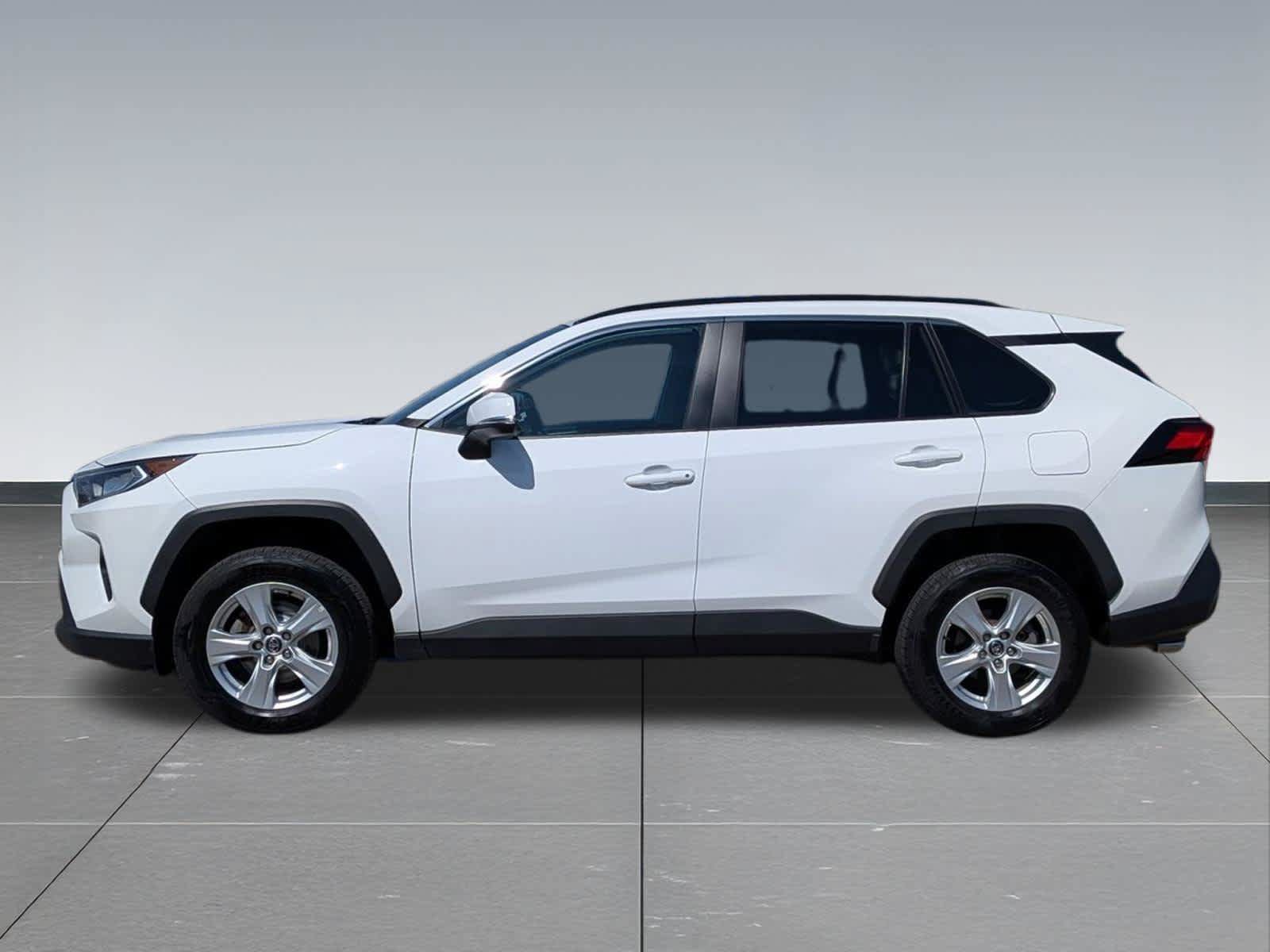 Used 2020 Toyota RAV4 XLE AWD/4WD image 2