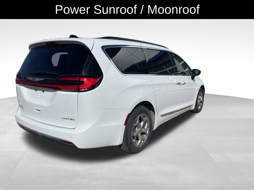 Used 2023 Chrysler Pacifica Limited image 7