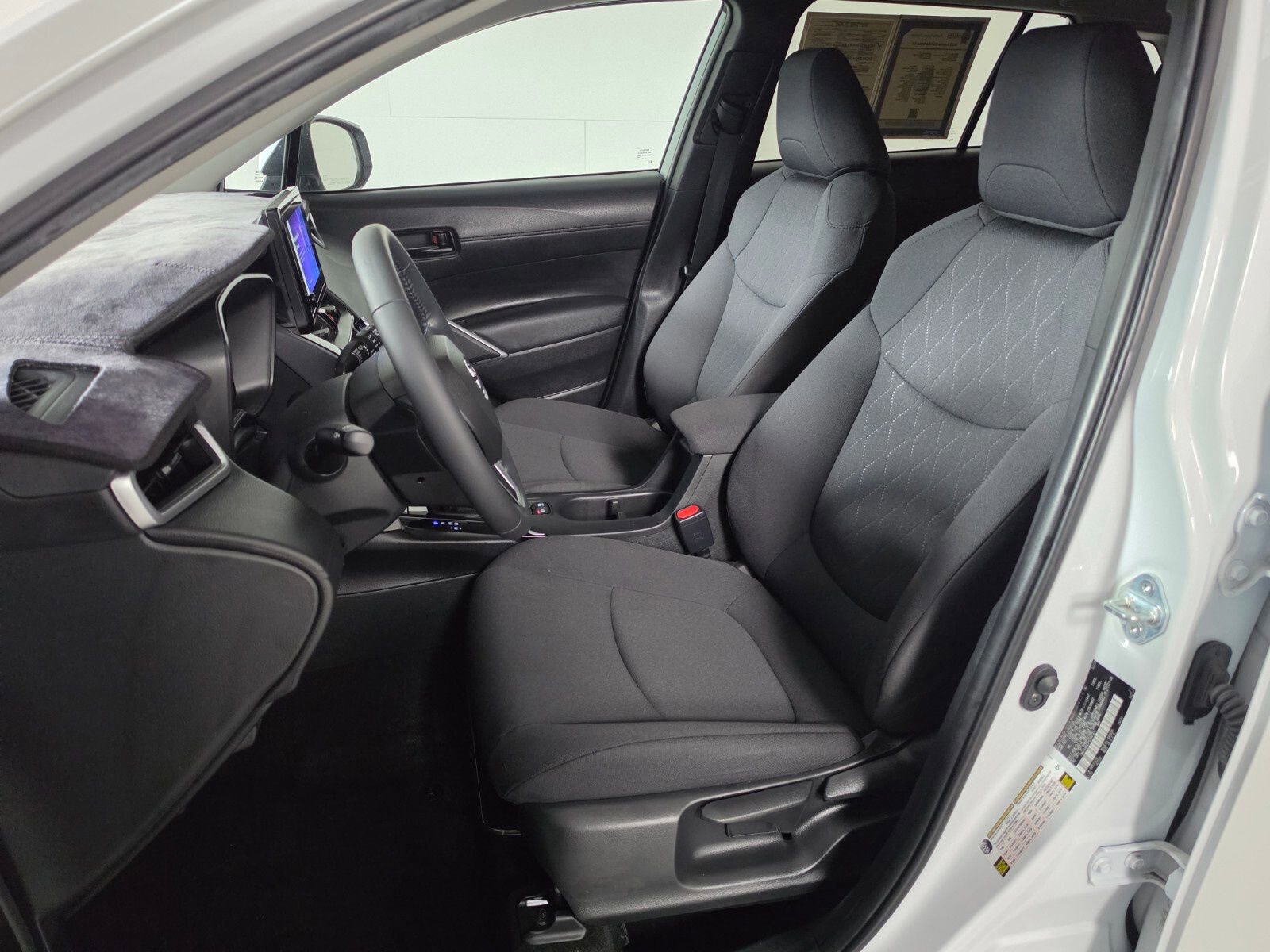Used 2023 Toyota Corolla Cross LE AWD/4WD image 14