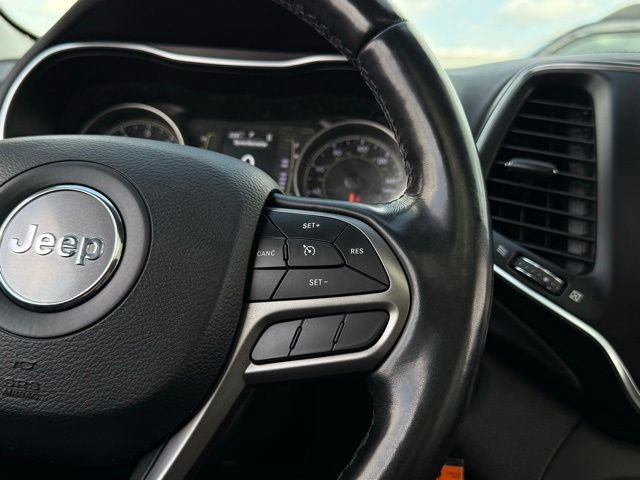 Used 2020 Jeep Cherokee Latitude w/ Cold Weather Group AWD/4WD image 9