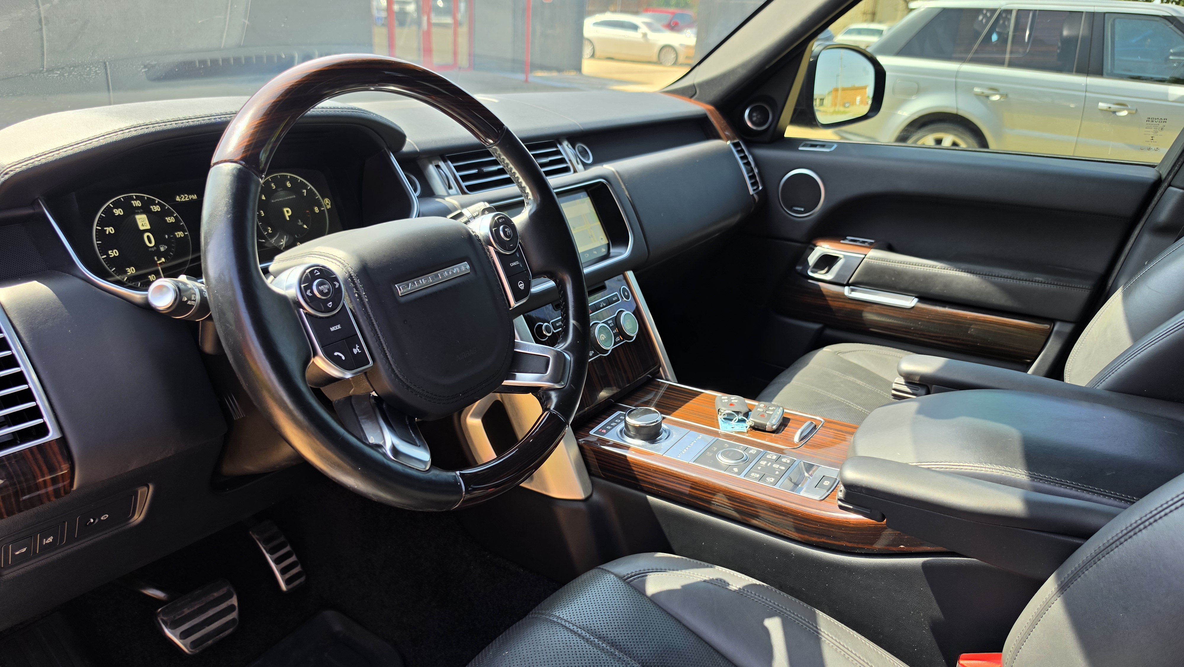 Used 2017 Land Rover Range Rover Supercharged AWD/4WD image 25