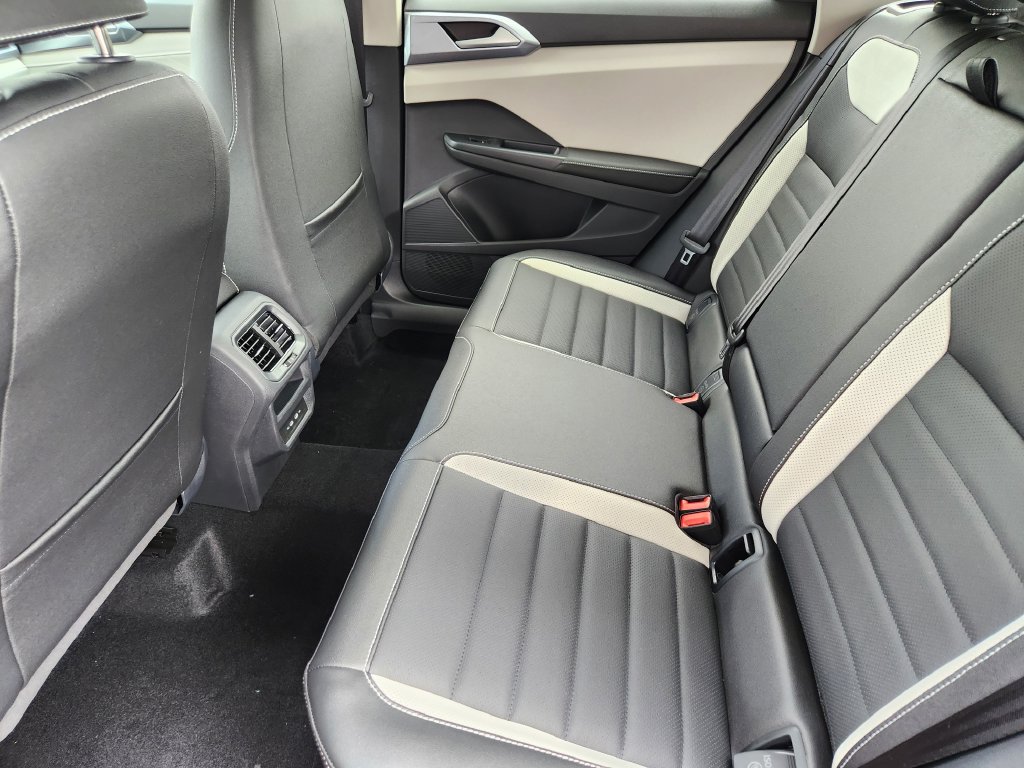 New 2026 Volkswagen Taos SEL AWD/4WD image 18