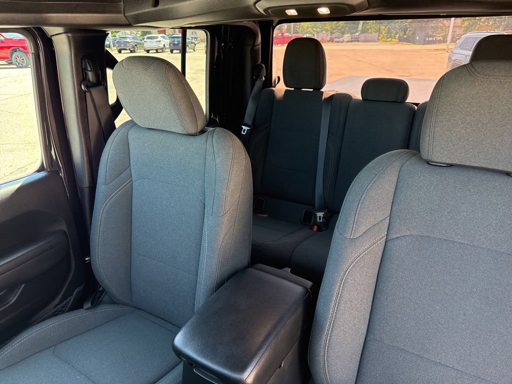 Used 2024 Jeep Gladiator Sport AWD/4WD image 43