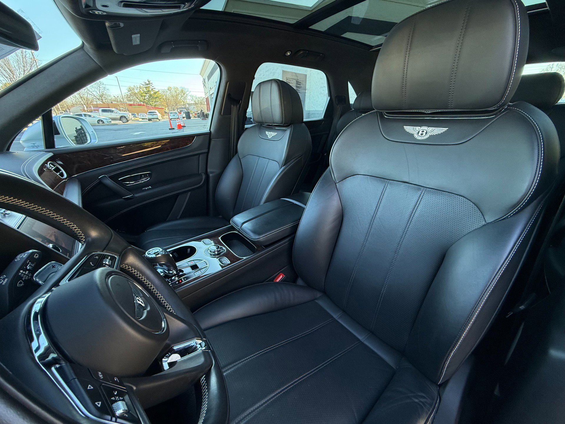 Used 2018 Bentley Bentayga image 13