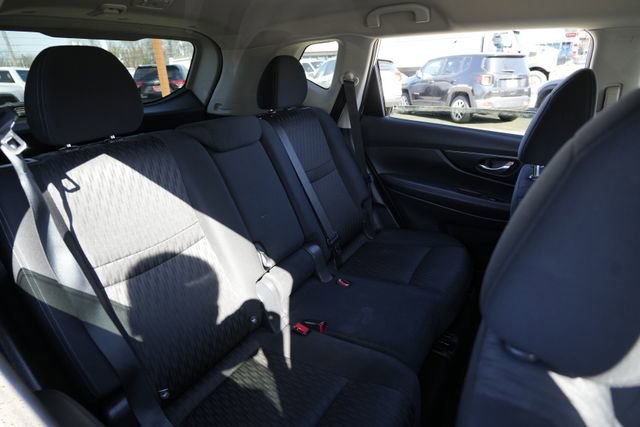 Used 2018 Nissan Rogue SV w/ Premium Package image 27