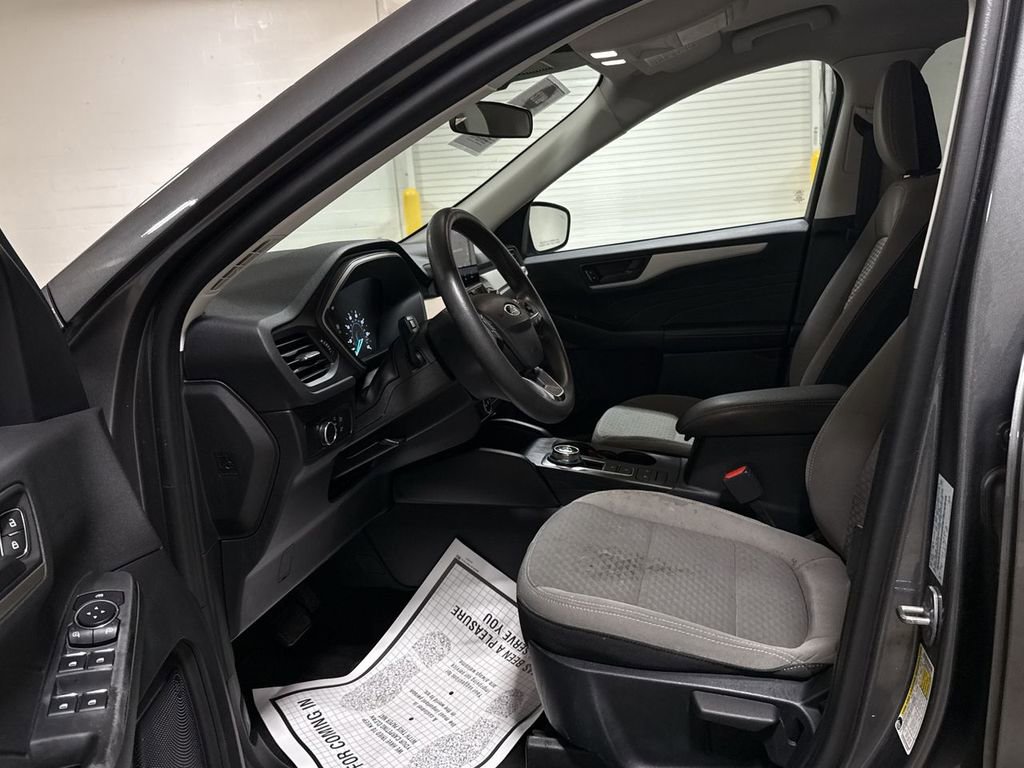 Used 2022 Ford Escape SE image 18