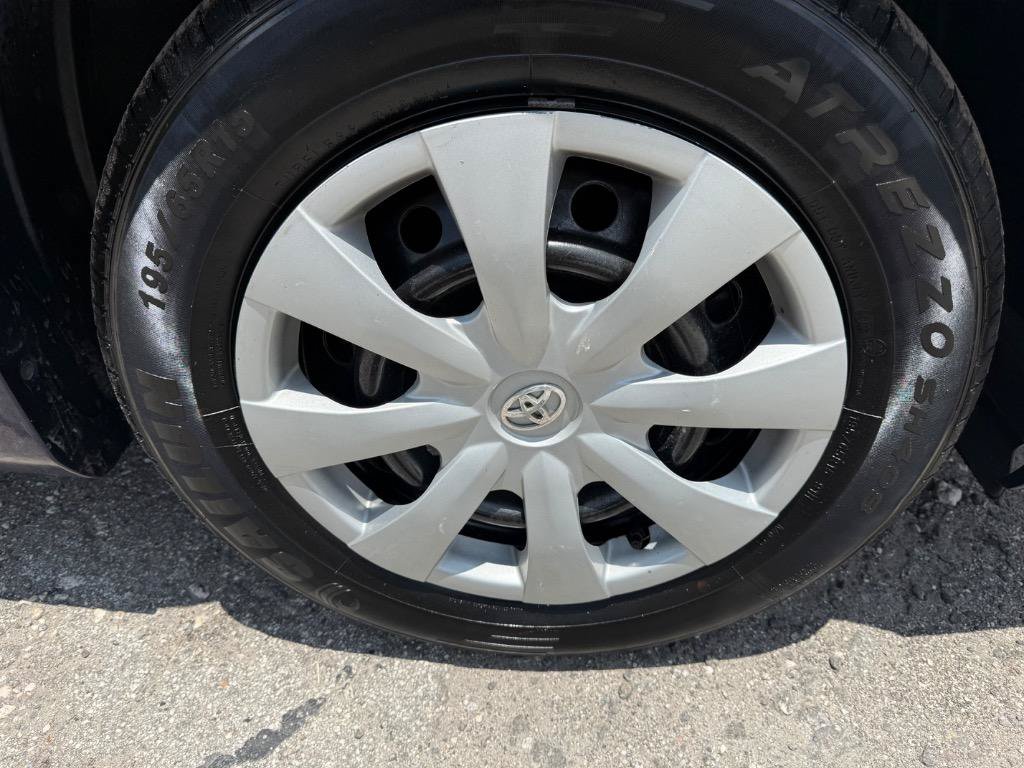 Used 2013 Toyota Corolla L FWD image 18