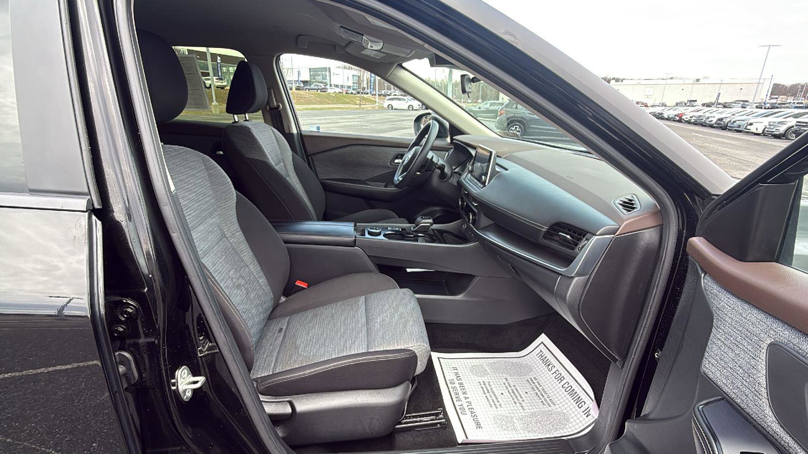 Used 2023 Nissan Rogue SV image 17