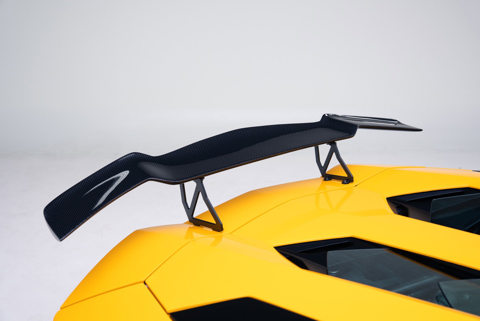 Used 2018 Lamborghini Aventador S image 30