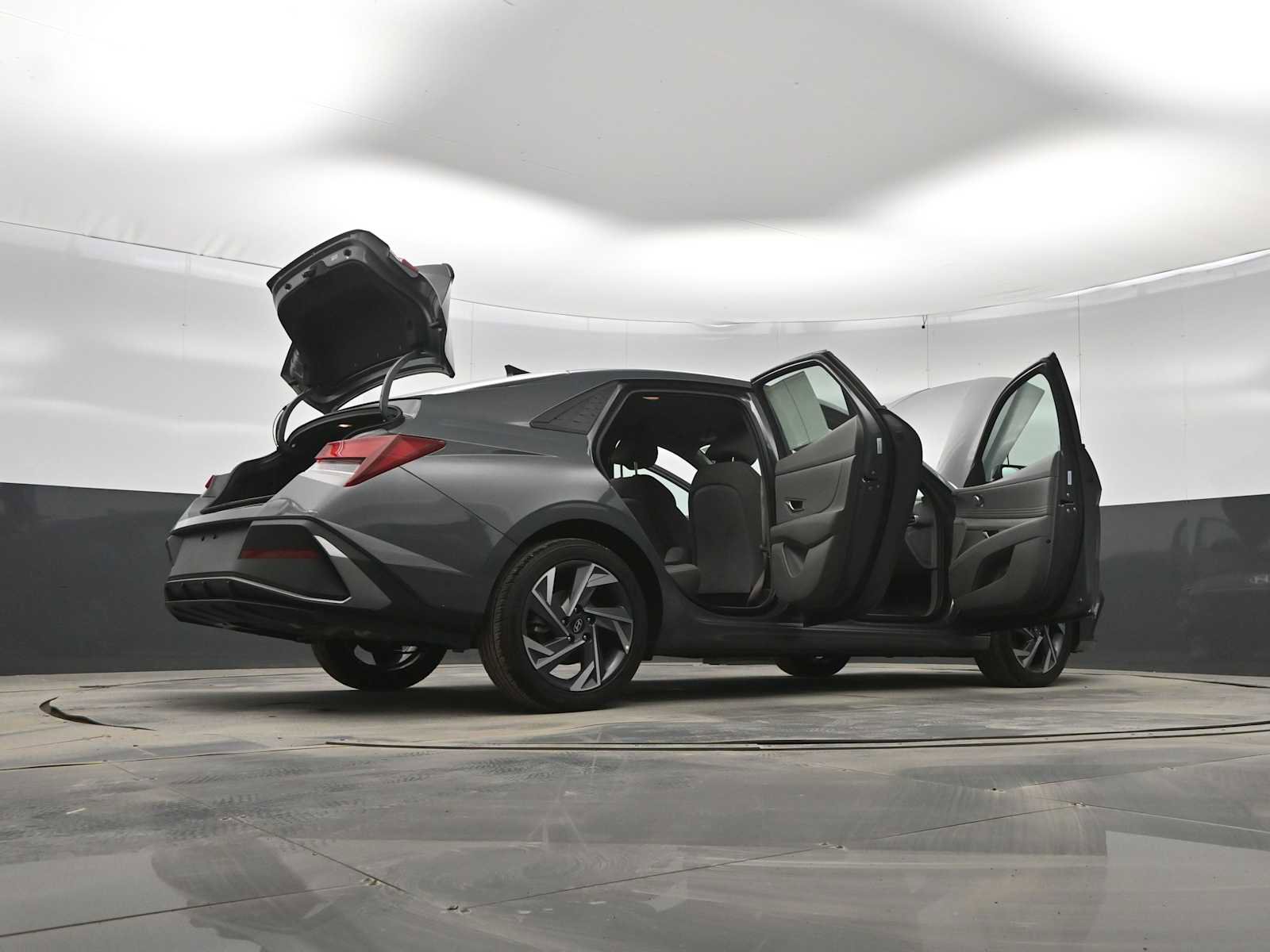 Certified 2025 Hyundai Elantra Sport image 44