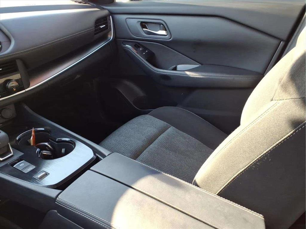 Used 2024 Nissan Rogue SV image 12