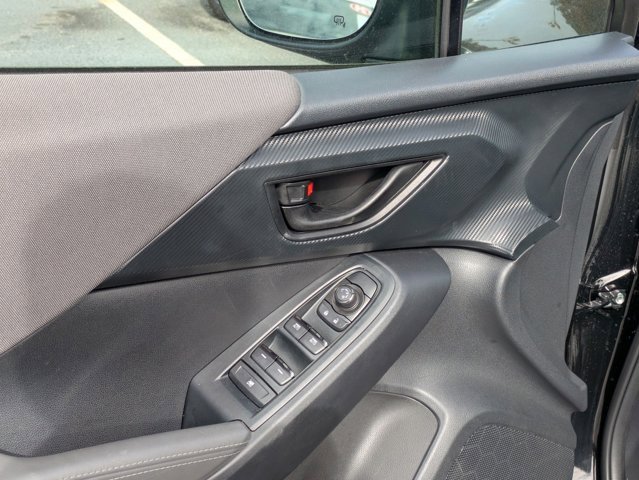 Used 2024 Subaru Crosstrek 2.0i Premium image 3