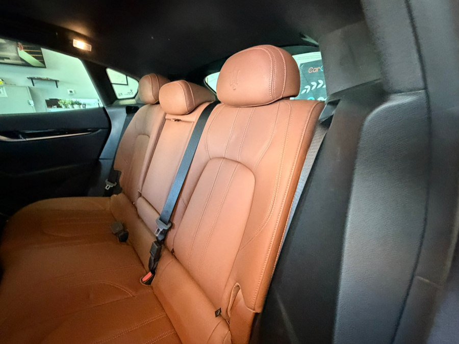 Used 2023 Maserati Levante GT AWD/4WD image 35