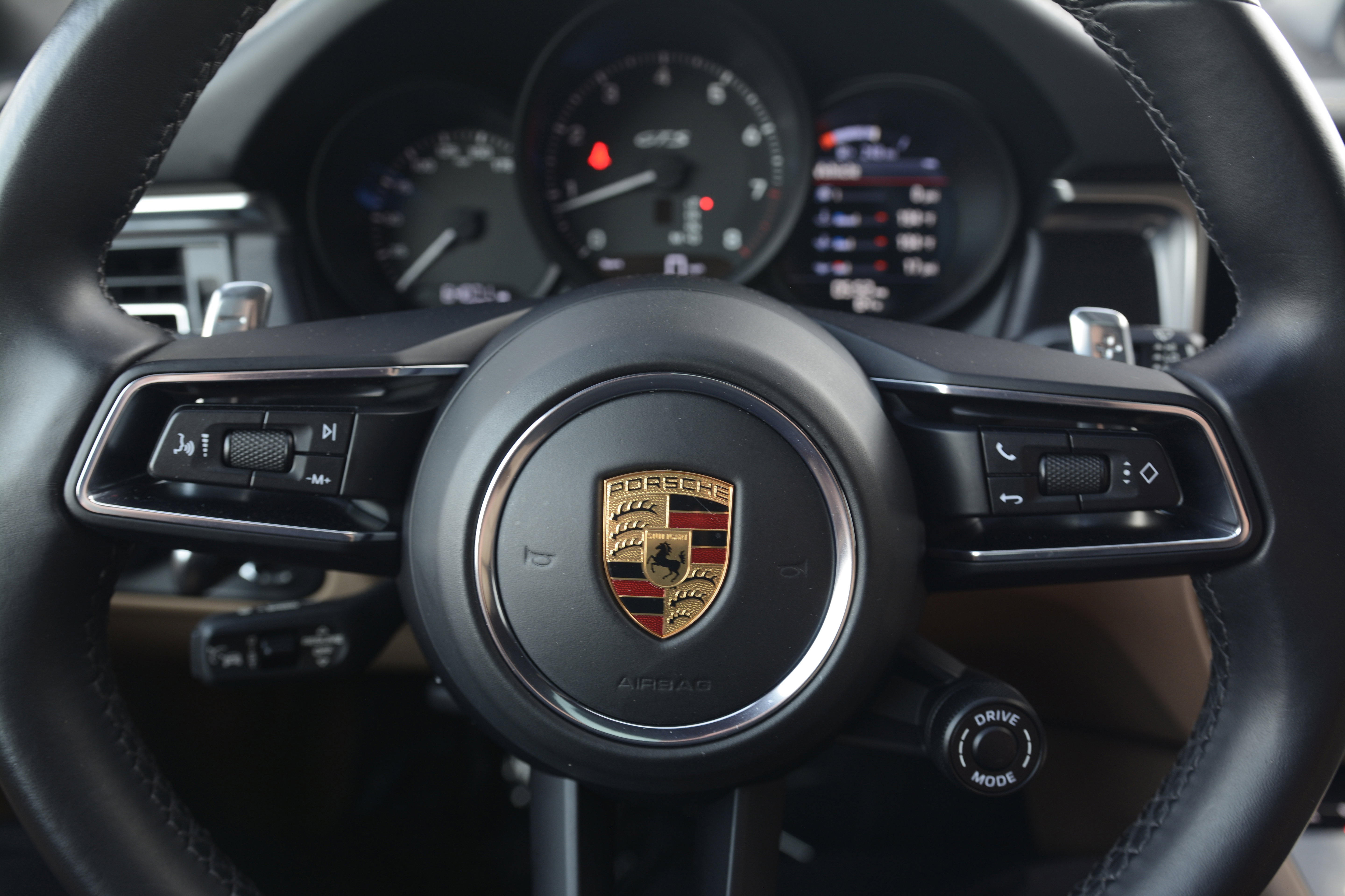Certified 2022 Porsche Macan GTS AWD/4WD image 17