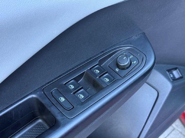 Used 2023 Volkswagen Taos SE FWD image 9