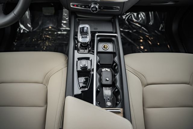 New 2026 Volvo XC60 B5 Plus w/ Protection Package Premier image 27