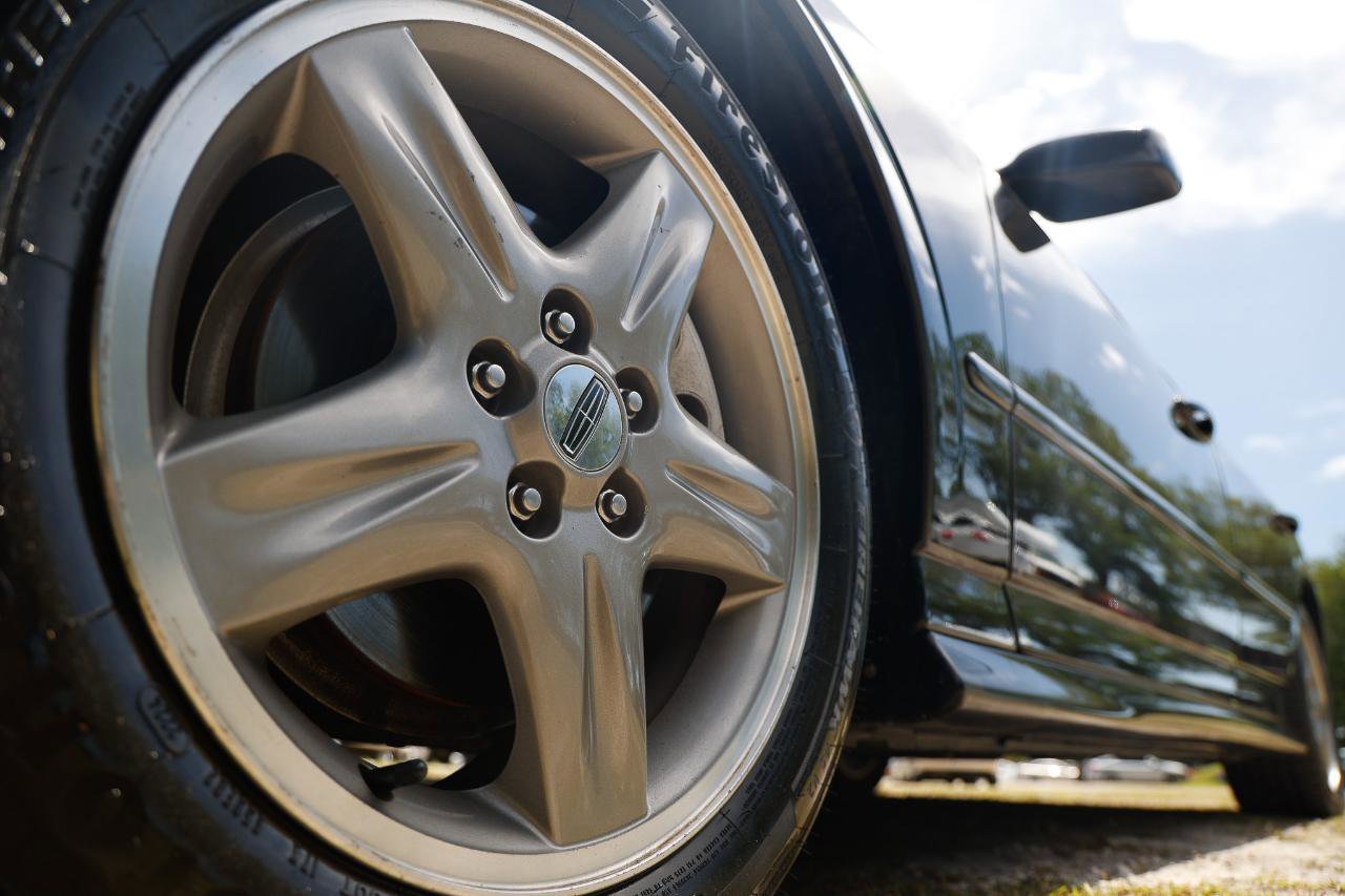 Used 2002 Lincoln LS image 29