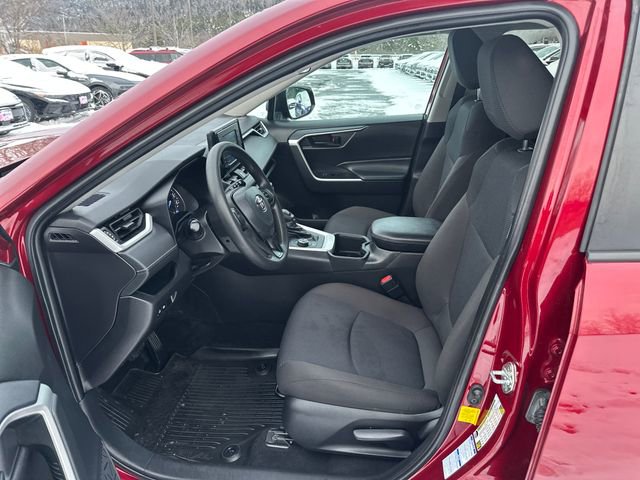 Used 2022 Toyota RAV4 LE image 9