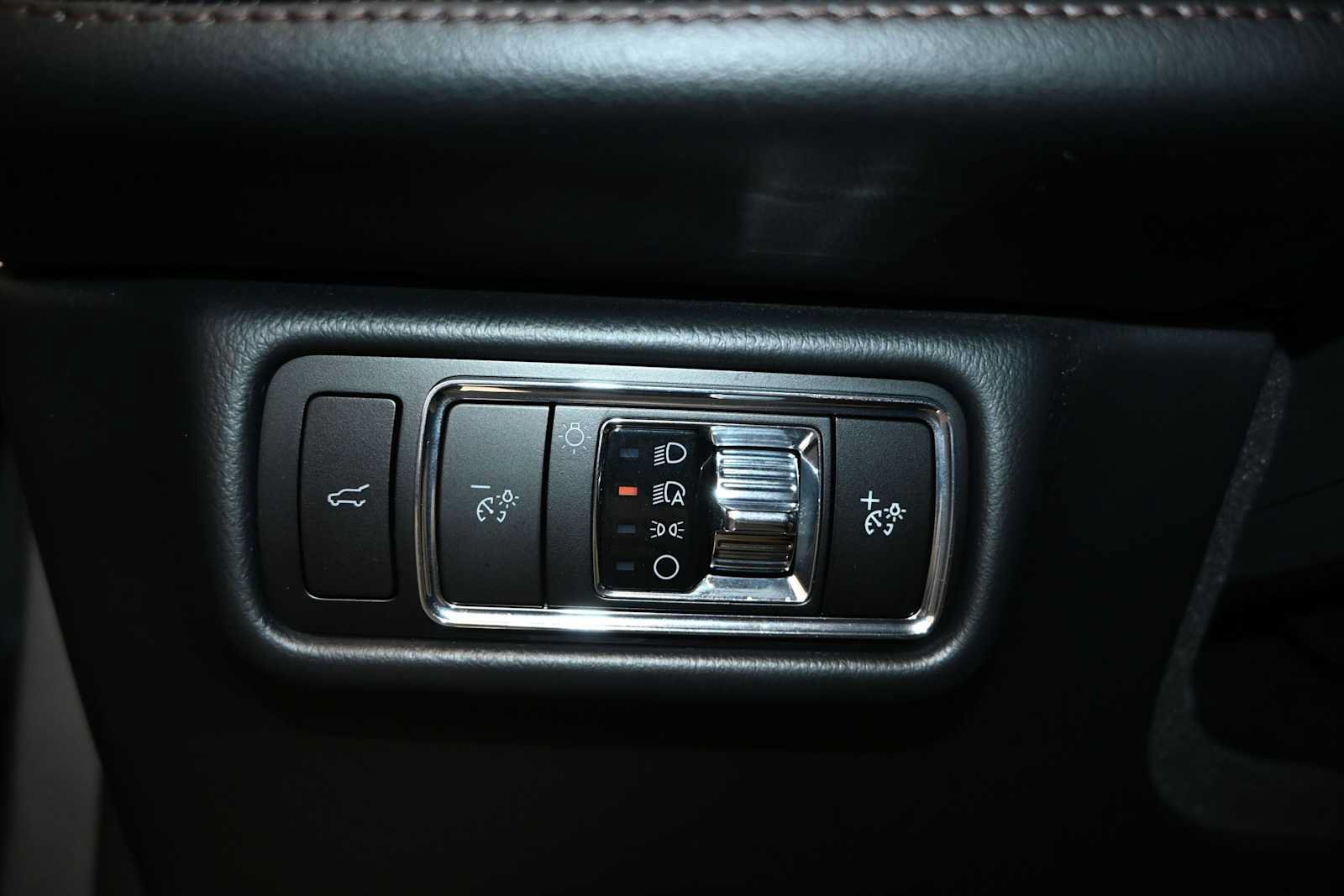 Used 2023 Lincoln Aviator AWD w/ Premium Package image 18