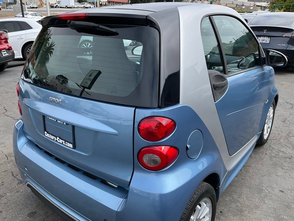 Used 2013 smart fortwo passion RWD image 54