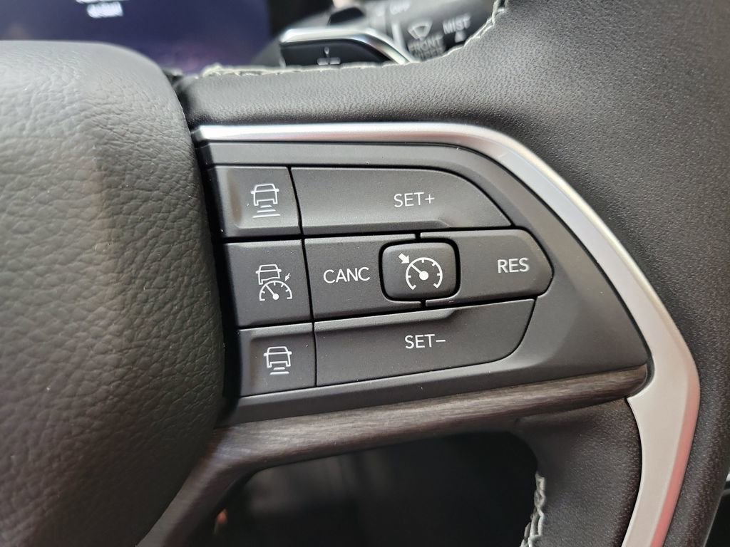 New 2025 Jeep Grand Cherokee L Limited w/ Black Appearance Package image 19