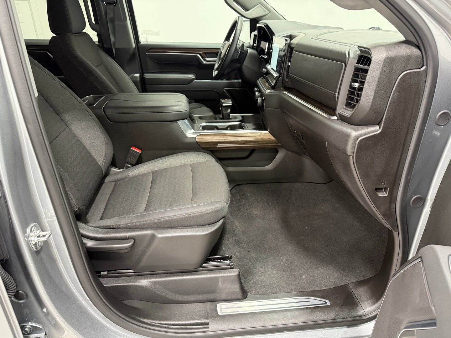 Used 2025 Chevrolet Silverado 1500 RST w/ Convenience Package II AWD/4WD image 26