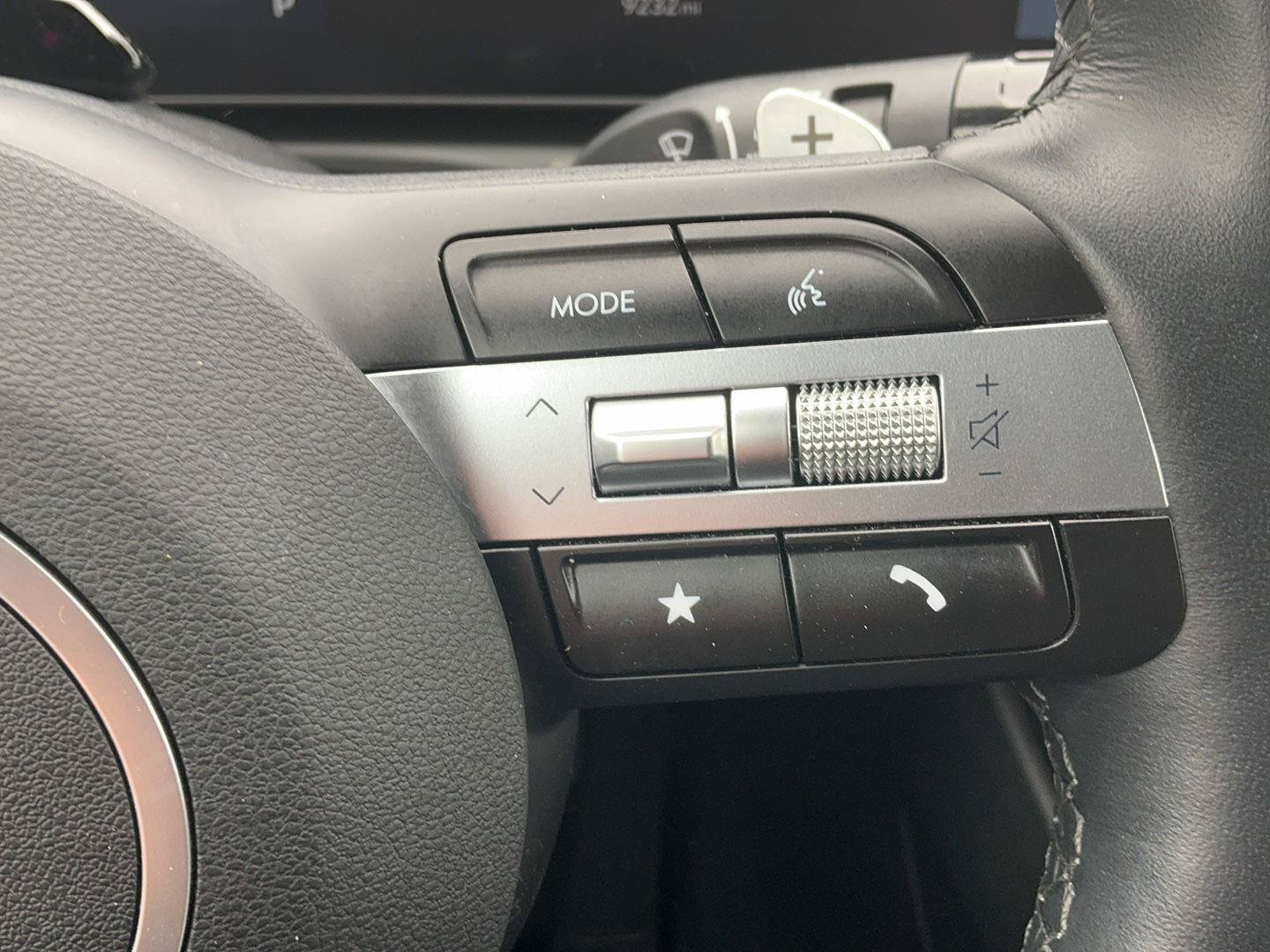 Certified 2025 Hyundai Santa Cruz Limited AWD/4WD image 20