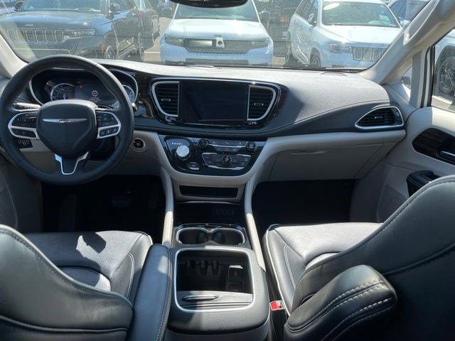 Certified 2023 Chrysler Pacifica Limited FWD image 26