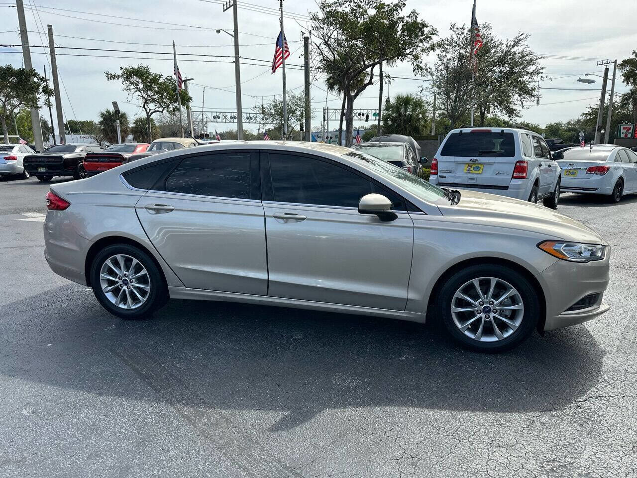 Used 2017 Ford Fusion SE image 8