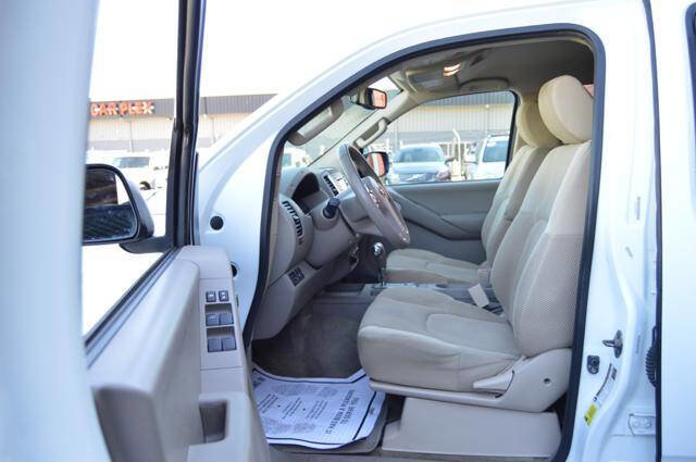 Used 2014 Nissan Frontier SV w/ SV Value Truck Package image 12