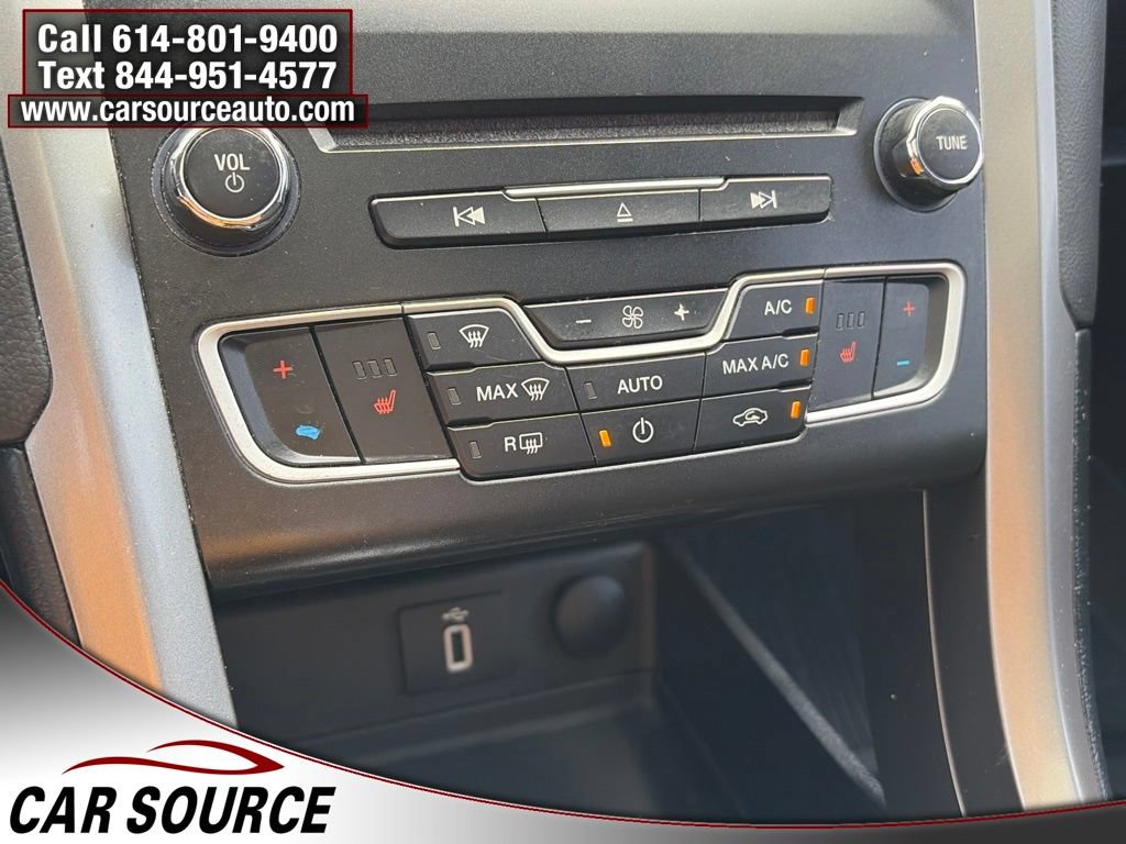 Used 2018 Ford Fusion SE w/ Fusion SE Technology Package FWD image 20