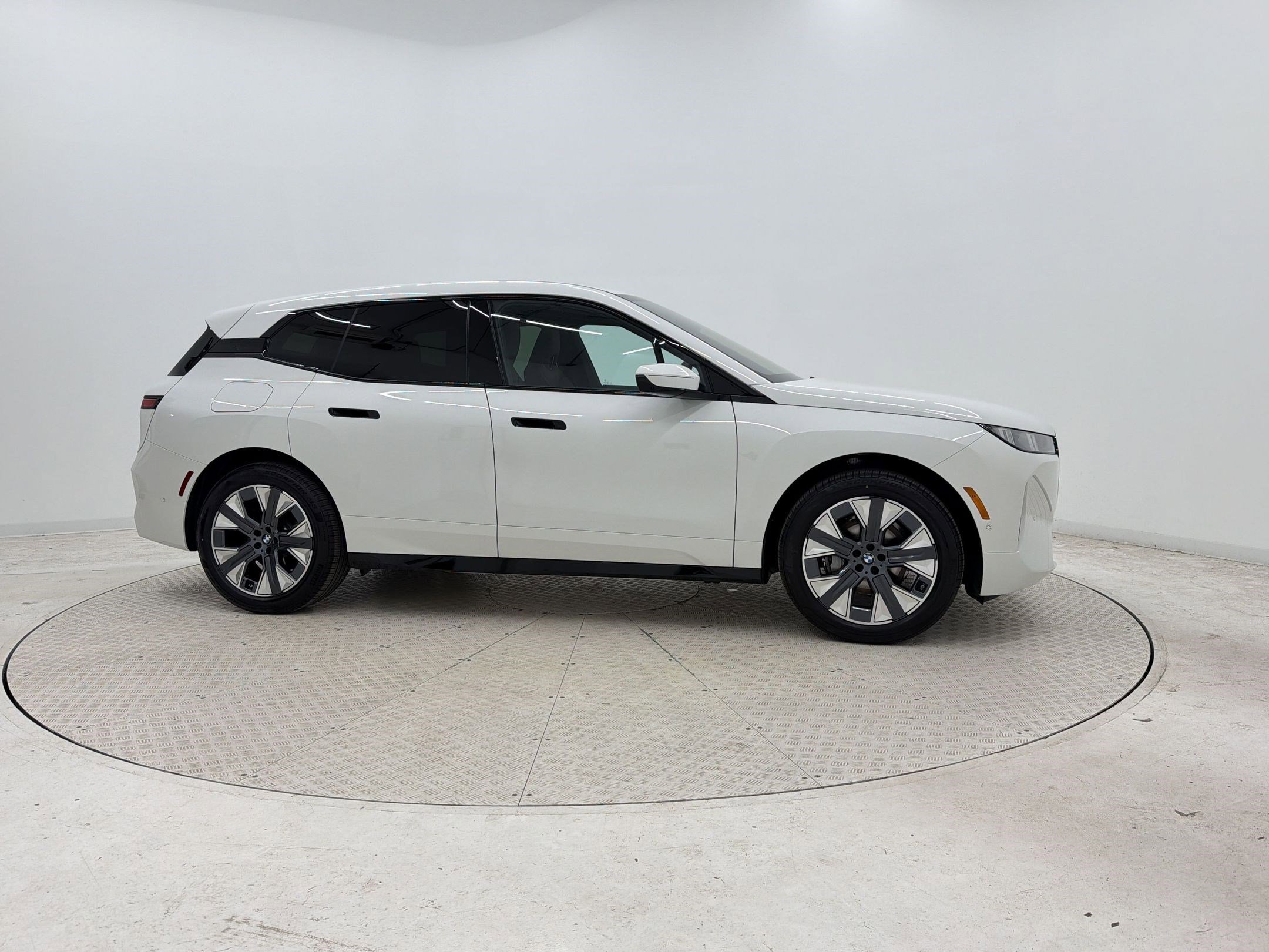 New 2026 BMW iX xDrive45 image 8